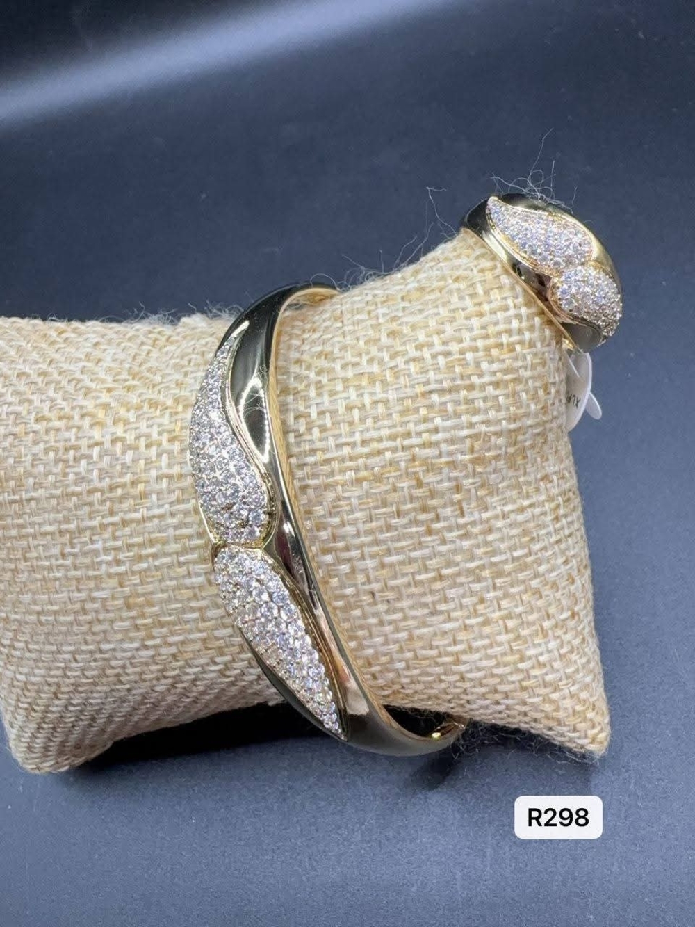 a rigid bracelet that can be opened and a ring (size 9) in laminated gold plati